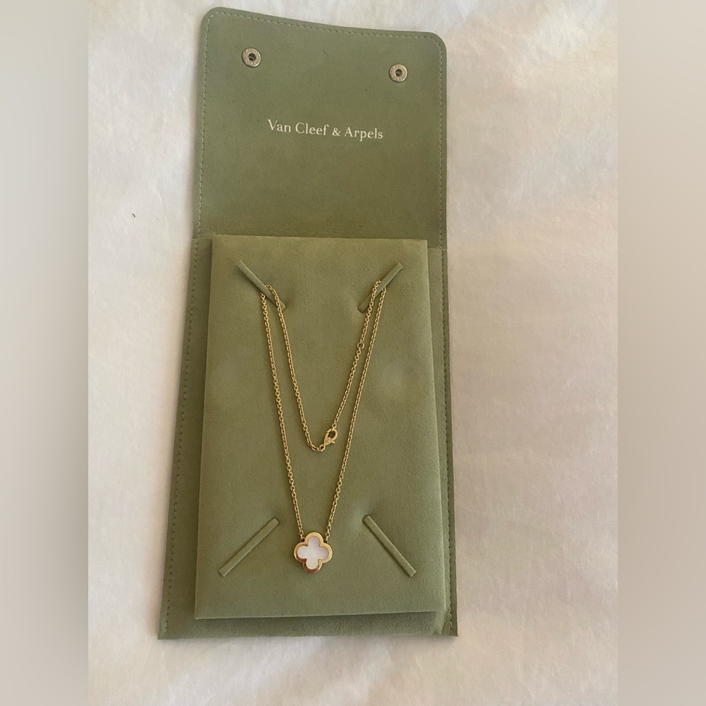 Van Cleef & Arpels - Pure Alhambra Pendant